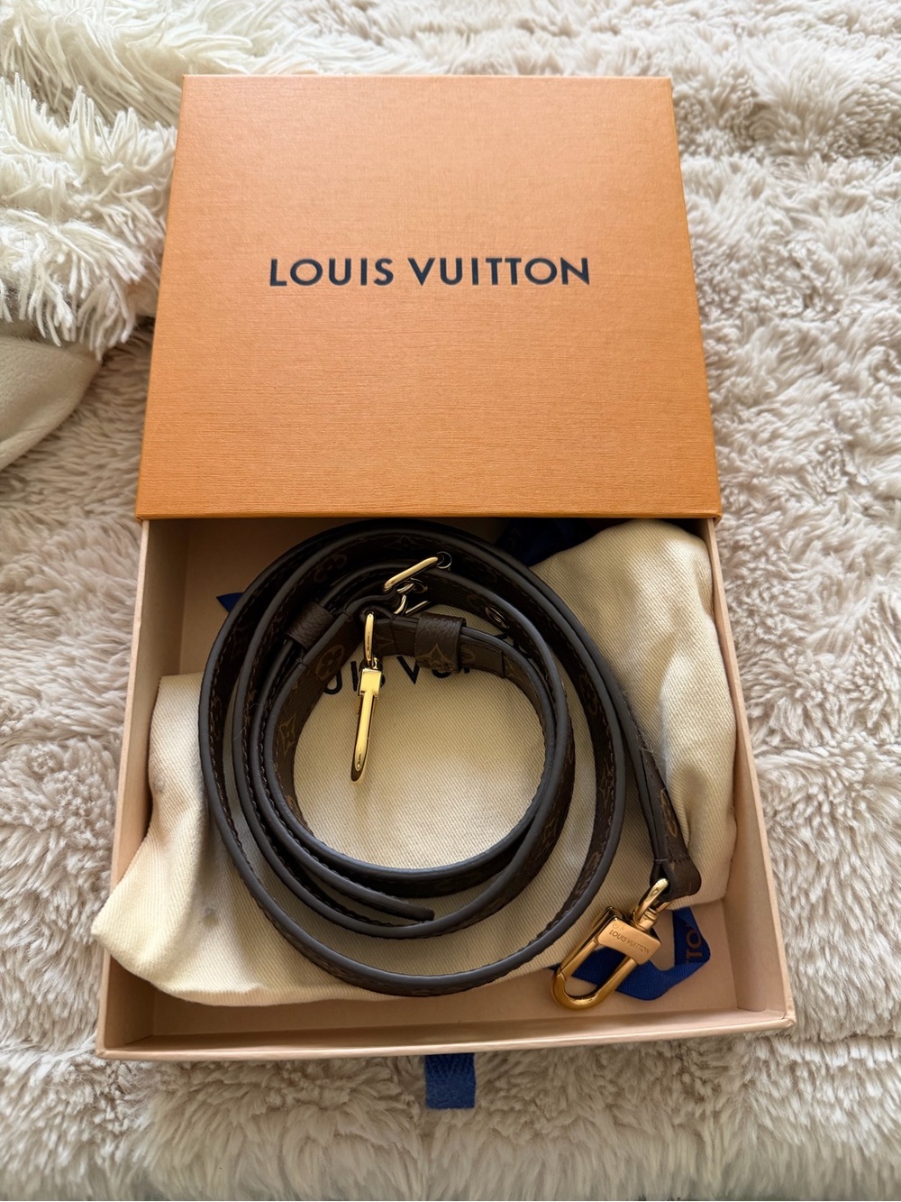 AUTHENTIC NEW/UNUSED Louis Vuitton Dark Brown Monogram Crossbody Strap